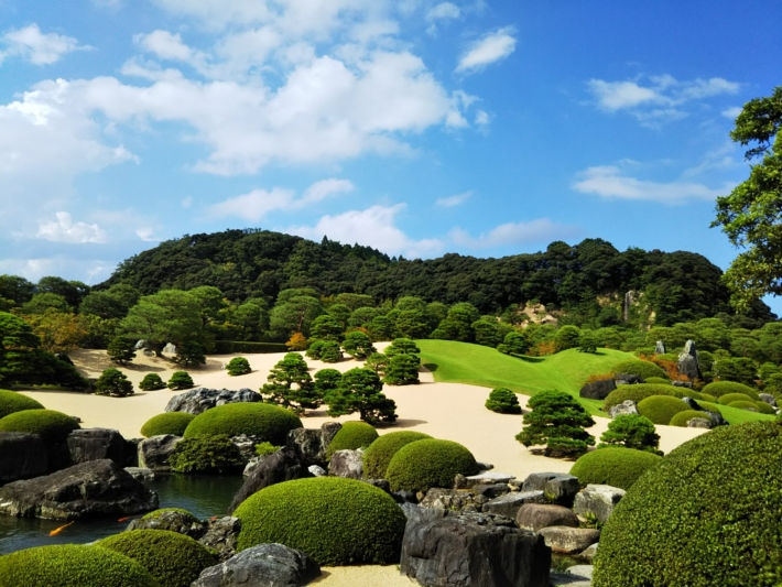 足立美術館の常連であるブログ主が魅力を解説。究極の日本庭園を擁し